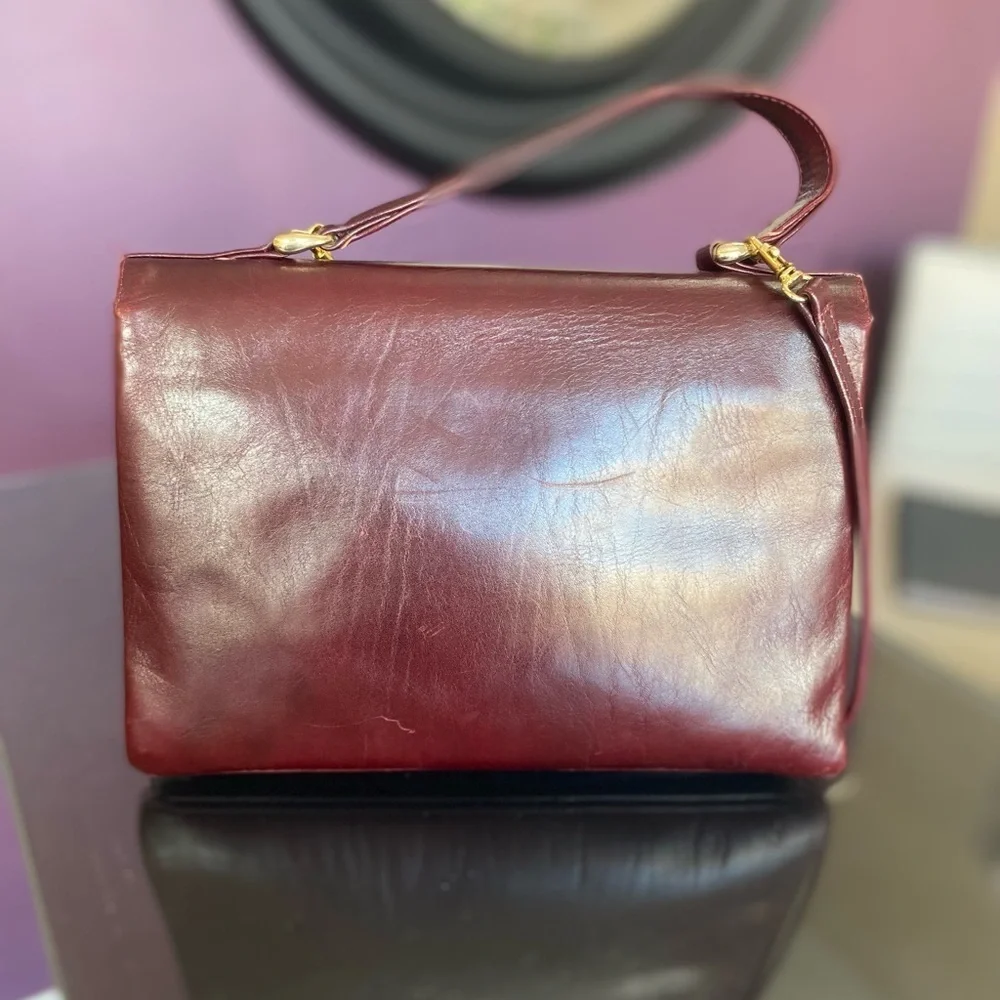 Chic Burgundy Leather Crossbody Bag
